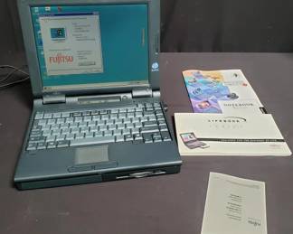 Lot # : 569 - Vintage Fujitsu lifebook 500 series laptop with