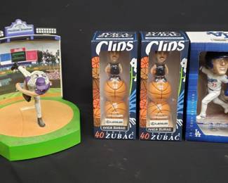 Lot # : 641 - Group of sports bobble heads