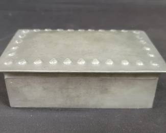 Lot # : 646 - Tudric pewter trinket box