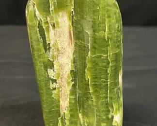 Lot # : 525v - Green tremolite specimen