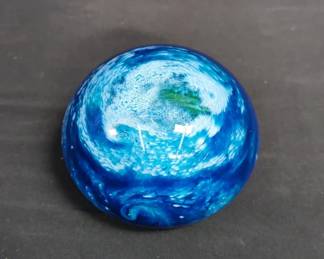 Lot # : 162 - Signed art glass paperweight