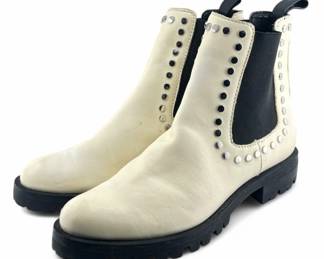 Lot # : 331a - Women’s Dolce Vita white leather studded