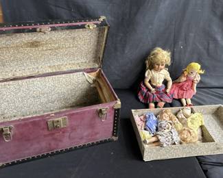 Lot # : 553 - Box of vintage dolls