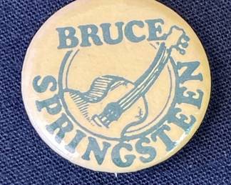 Lot # : 305z - Group of vintage pins