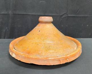 Lot # : 166 - Large terracotta tagine