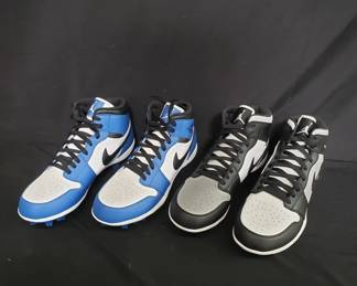 Lot # : 699 - Pair of men's American football cleats