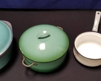 Lot # : 300 - Group of pots and pans