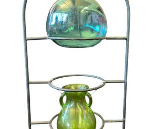 Lot # : 309z - Iron stand with green glass vases
