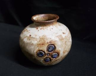 Lot # : 474 - Vintage signed decorated studio ceramic vase