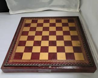 Lot # : 683 - Vintage leather chess and backgammon board