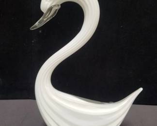 Lot # : 471 - Signed Murano style glass swan