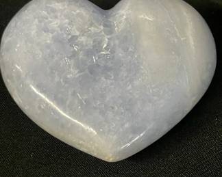 Lot # : 679v - Celestiite crystal heart geode