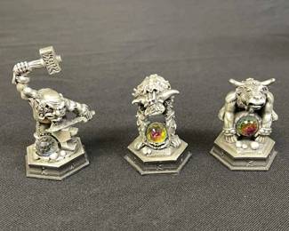 Lot # : 620v - Group of "The Fantasy of the Crystal" chess pieces