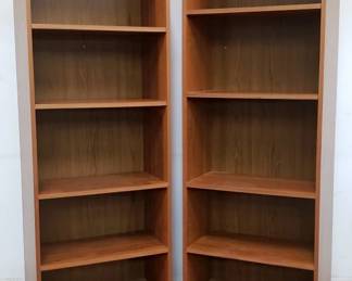 Lot # : 71 - Pair of mid-century bookshelves