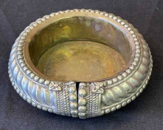 Lot # : 311z - Gold tone brass ashtray