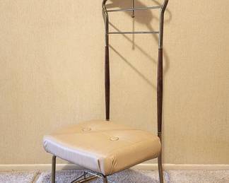 Lot # : 308d - Mid-century modern Butler's chair