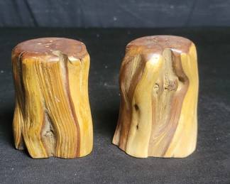 Lot # : 627 - Burlwood salt and pepper shakers