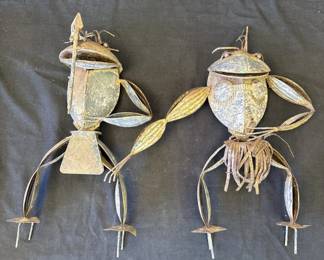 Lot # : 245z - Pair of vintage metal frog garden decorations