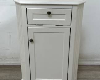 Lot # : 546 - Bathroom corner cabinet