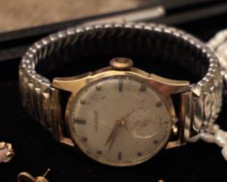 Chevrolet gold watch