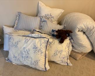 Cute bedding, stuffed animals