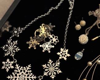 Snowflake necklace and bracelet