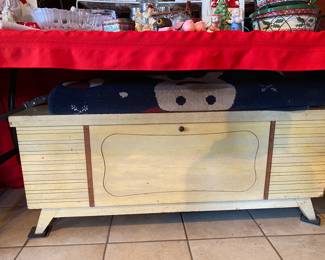 Lane cedar chest