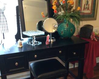 Vanity w/ stool $100.