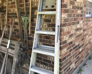Aluminum ladder