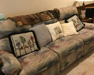 Long deep couch preselling 100.00