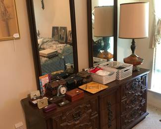 79’s double mirror dresser