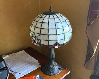 vintage tiffany style leaded stained glass table lamp