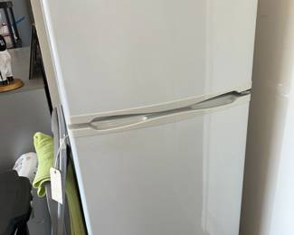 Whirlpool 2 Door Refrigerator Freezer