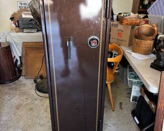 Very nice Browning gun safe; combo and key with both!