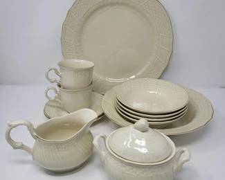 68 Mikasa D1000 Fine Ivory Tivoli Tableware