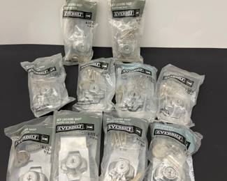 81 10 Everbilt 412in Key Locking Hasp IN PACKAGE