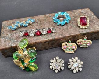 38 Rhinestone Pins Brooches Vintage Juliana