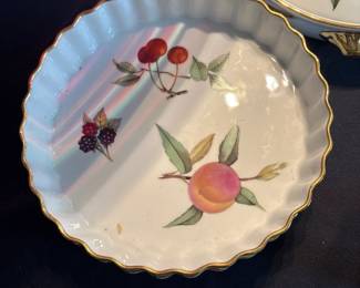vintage Royal Worcester Evesham Gold quiche dish 