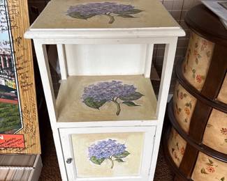 Handpainted distressed upcycled end table with hydrangea 