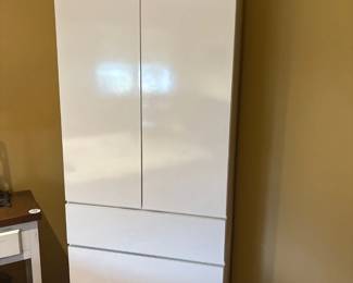 White Freestanding wardrobe 