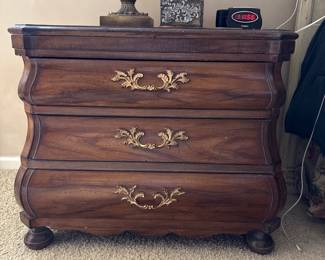 Henredon Italian Louis XV Burl Wood Bombay Form Bedside Chest 