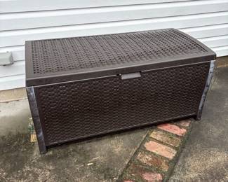 Outdoor storage box 
