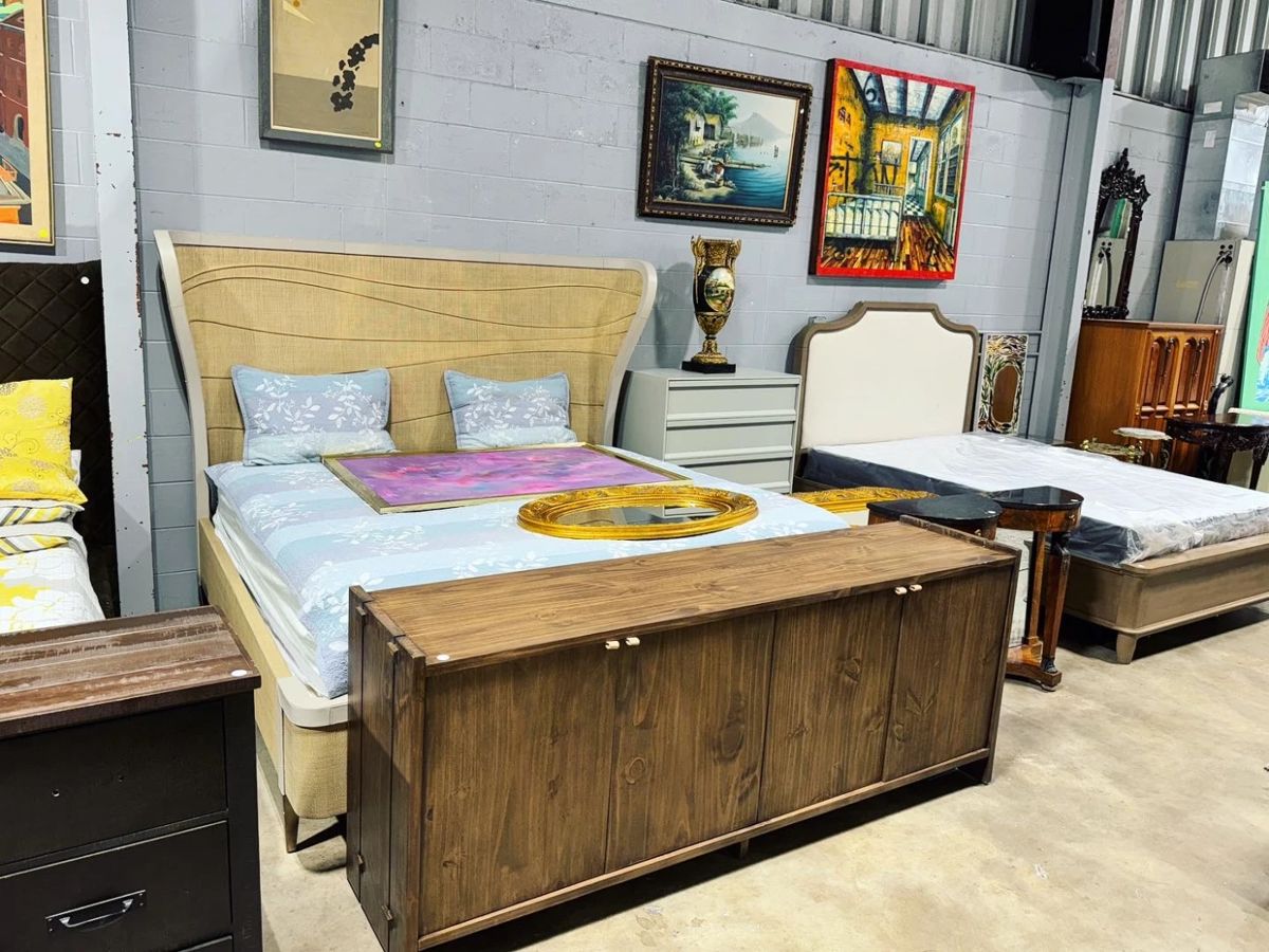 King Bed, Console and Artwork Orlando Estate Auction