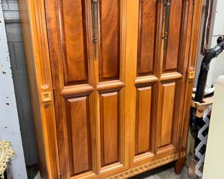 Vintage Armoire Orlando