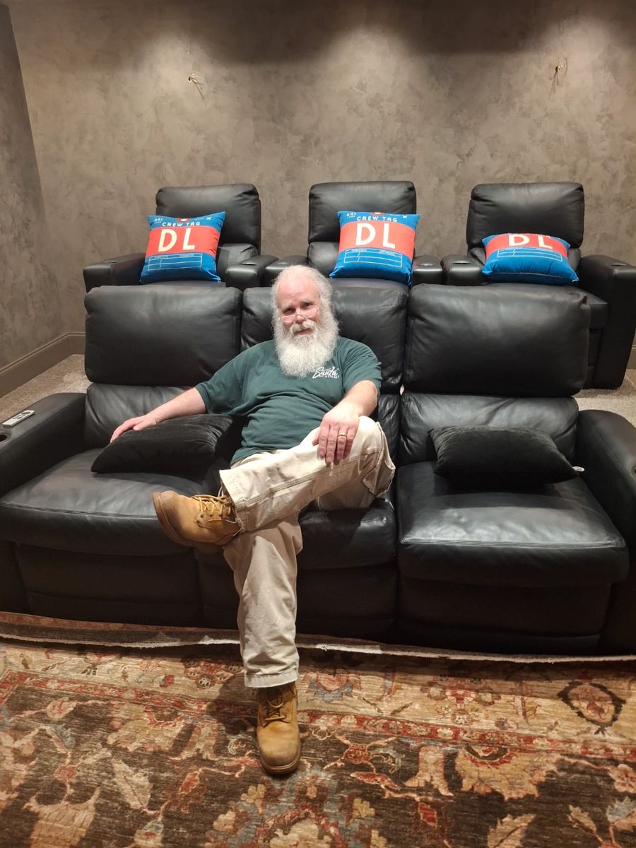 Theatre chairs, some single, some together