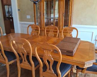 Universal dining room table and chair set
