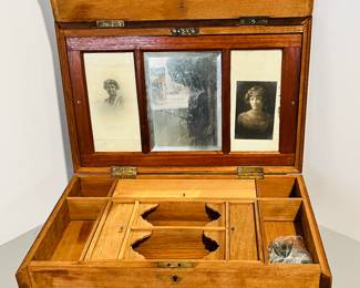 Double hinged, hidden compartment to hide valuables!