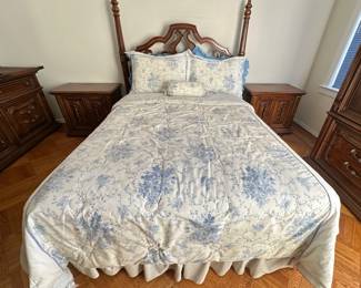 Vintage Thomasville Full Sized Poster Bed, Part Of Bedroom Set In Neighboring Lots
Lot #: 67