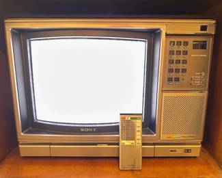 Vintage Sony Trinitron 15 Inch Color Tube TV With Remote
Lot #: 86