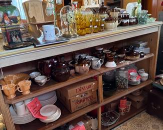 Amber glass, stoneware, vintage table settings